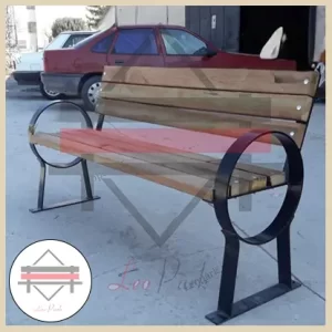 نیمکت چوبی با پایه فلزی