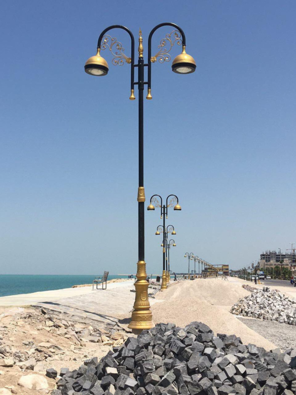 پایه چراغ دکوراتیو کنار دریا