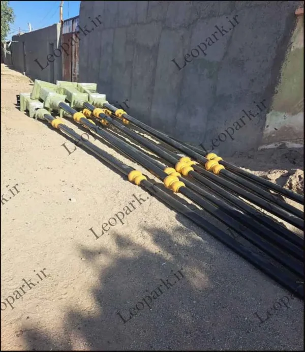 پایه چراغ خیابانی 4 متری با مبله و رابط های طلایی رنگ