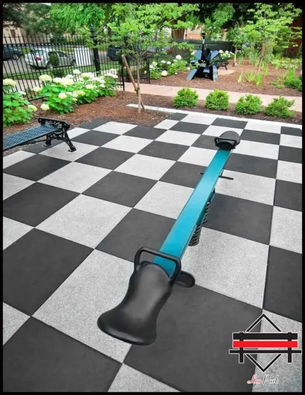 کفپوش پارکی مشکی و طوسی رنگ نصب شده در زمین بازی