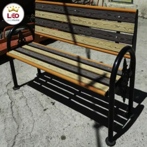 نیمکت پارکی با دسته فلزی و نشیمن طرح چوب