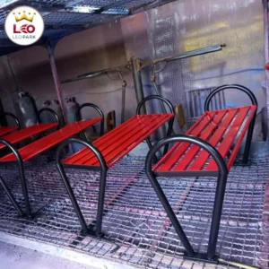 نیمکت فلزی لوله‌ای قرمز بدون پشتی لئو پارک